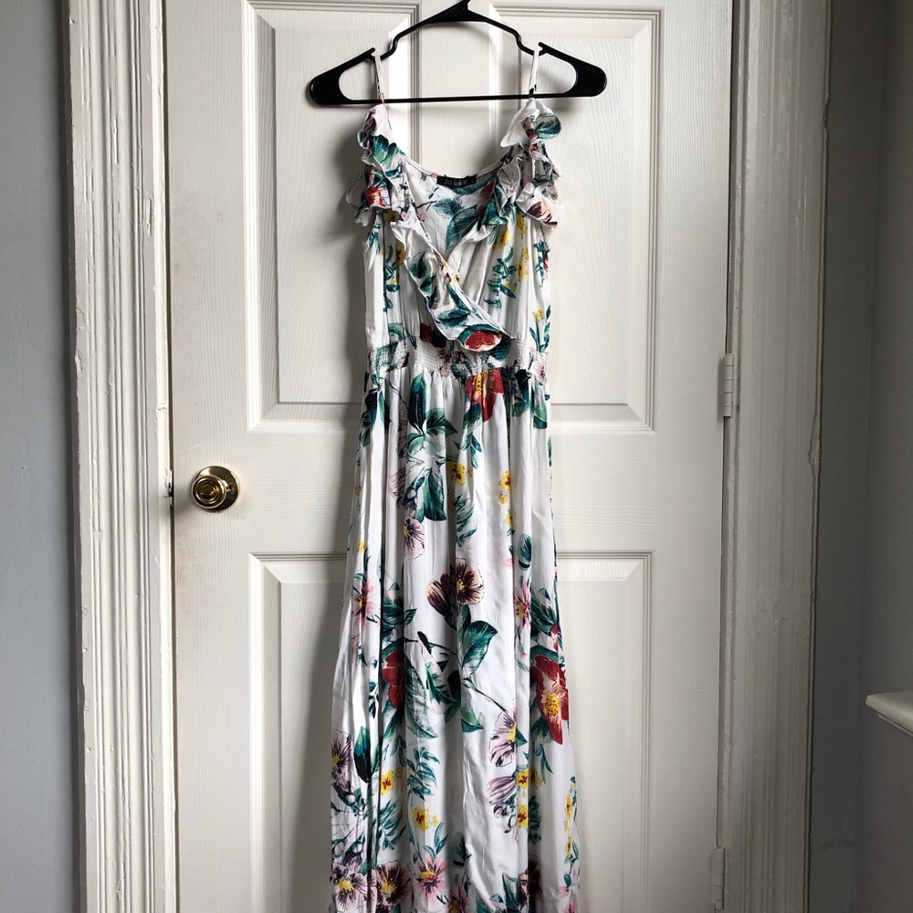 Fun, floral maxi dress 🌼